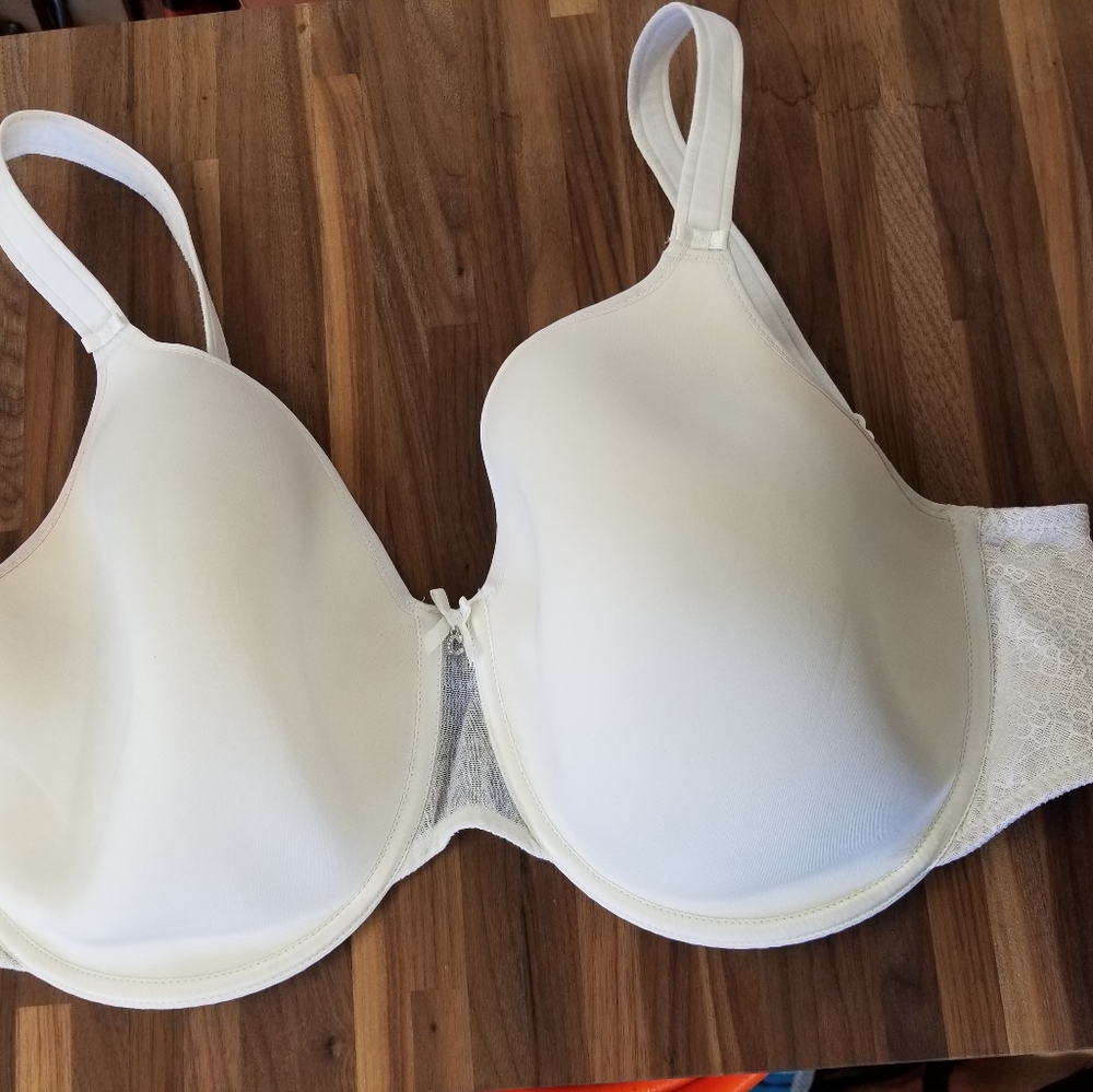 36I (eye) Chantelle Magnifique bra